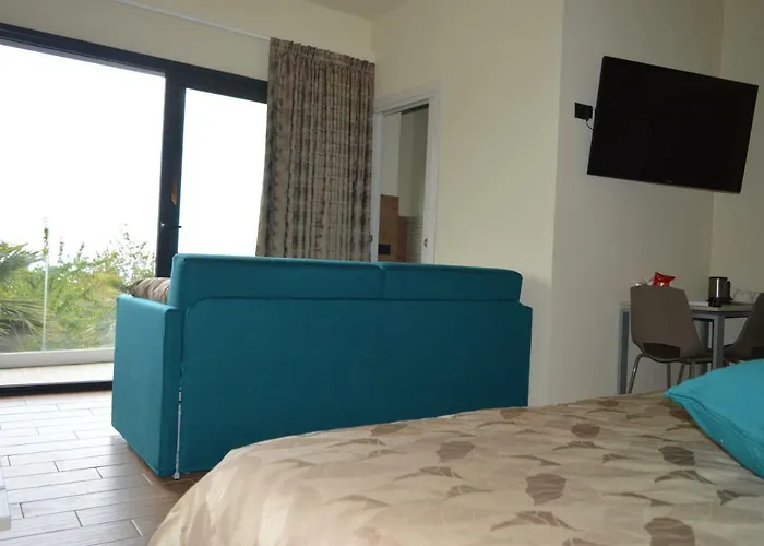 Dimora Dell'etna Bed and Breakfast 3*