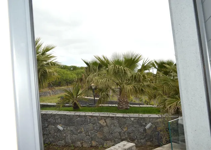 Dimora Dell'etna Bed and Breakfast 3*