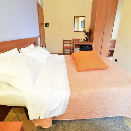Dimora Dell'etna Bed & Breakfast 3*