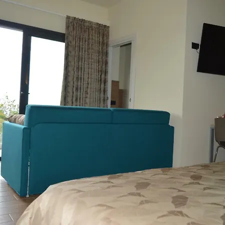 Dimora Dell'etna Bed & Breakfast 3*